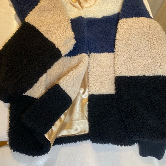 Stylish Faux Fur Jacket - Picture 4 of 6